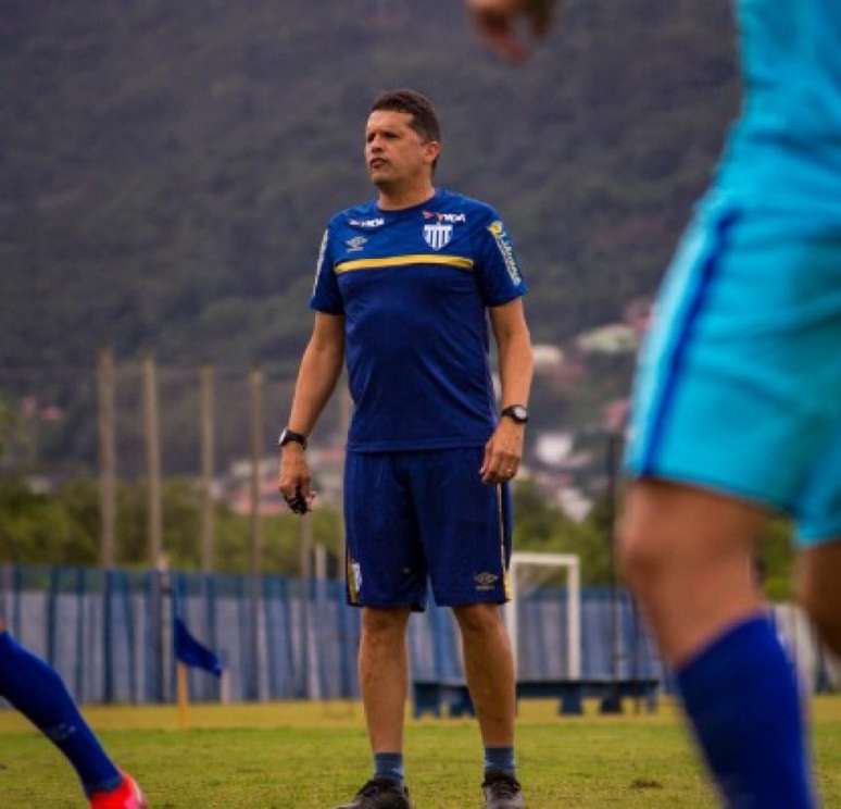 Claudinei Oliveira fica no Avaí (André Palma/Avaí)#