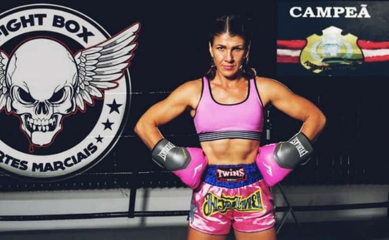 Monique Piske foi a primeira primeira catarinense a lutar no Portuários Stadium (Reprodução / Instagram)