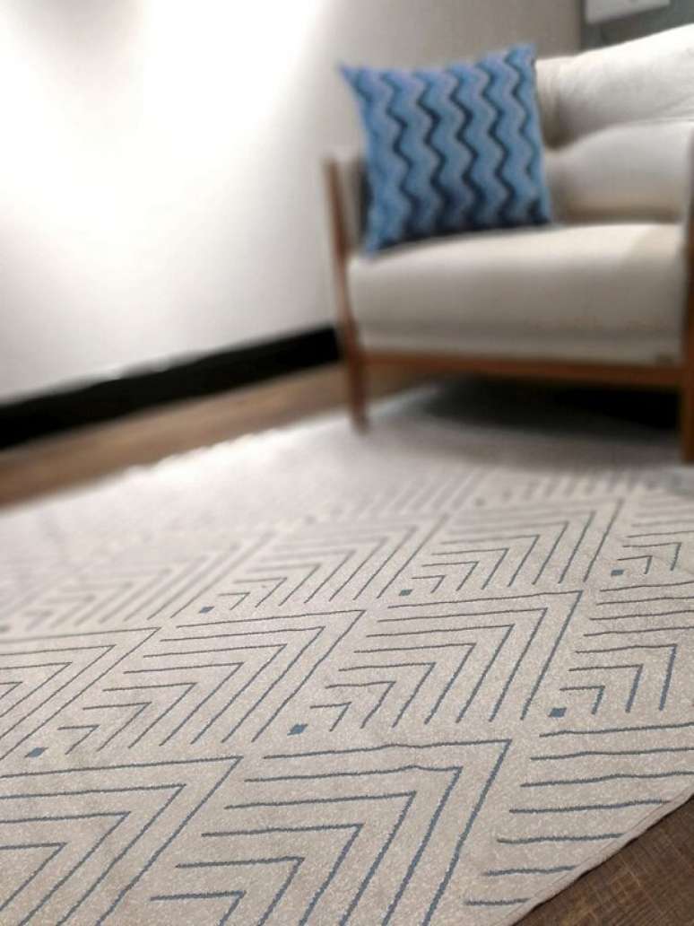 23. Sala com tapete belga geom&eacute;trica &ndash; Foto Viivatex