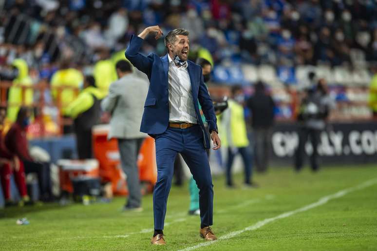 Cruzeiro anuncia t&eacute;cnico uruguaio Paulo Pezzolano, de 38 anos, para atual temporada