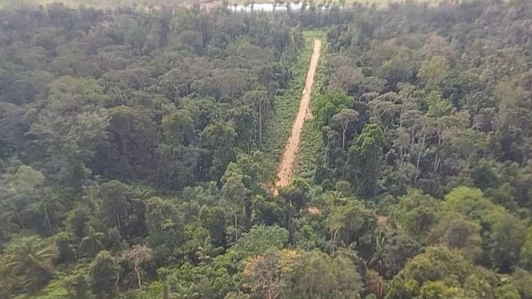 Pista de aterrisagem de aeronaves que fazem transporte da infraestrutura do garimpo ilegal em Roraima