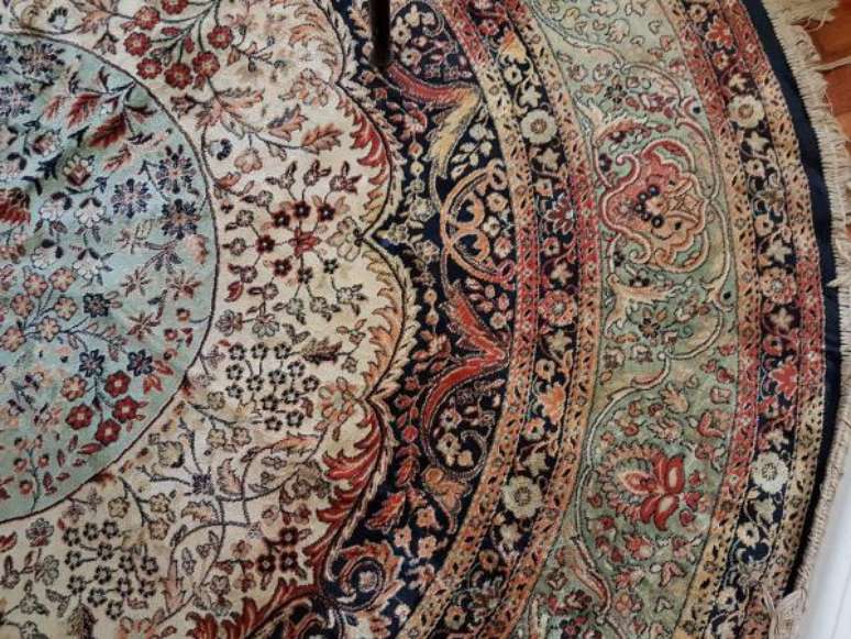 7. Tapete belga redondo na decora&ccedil;&atilde;o da sala de estar &ndash; Foto Andrea Diniz