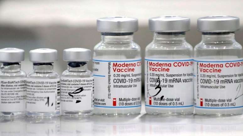 A BioNTech e Moderna usaram tecnologias que vinham desenvolvendo contra o c&acirc;ncer para produzir vacinas de RNA contra a covid-19