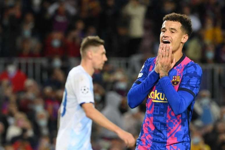 Philippe Coutinho foi usado apenas cinco vezes como titular do Barcelona na temporada (Foto: LLUIS GENE / AFP)