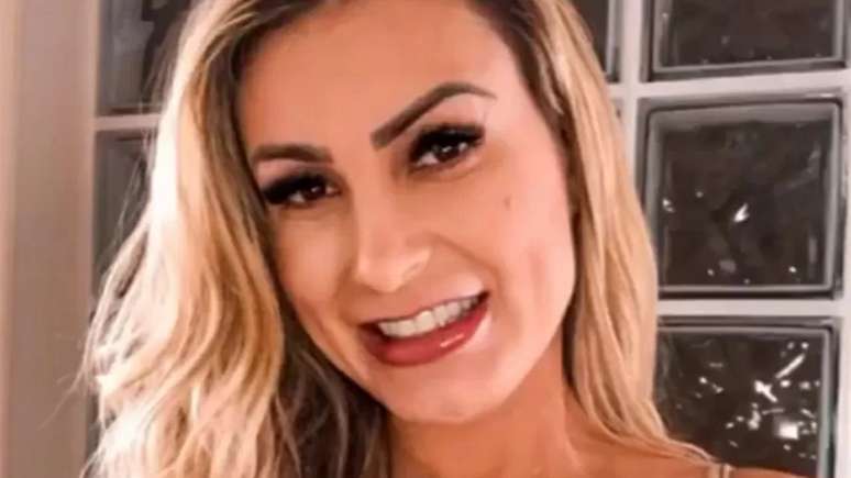 Andressa Urach deu quatro carros de luxo para igreja evangélica Reprodução/Instagram@andressaurachoficial