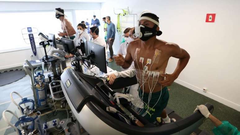 Rony realiza exames médicos na reapresentação do Palmeiras (Foto: César Grecco/Palmeiras)