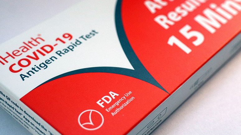 Os testes de ant&iacute;geno est&atilde;o dispon&iacute;veis por um valor bem baixo (ou de forma gratuita) em v&aacute;rios pa&iacute;ses no mundo