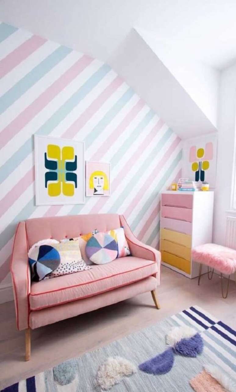 31. Cômoda colorida para quarto infantil em tons de amarelo e rosa – Foto Decor Facil