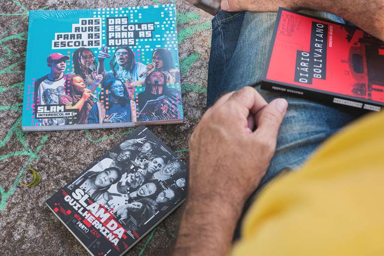 Emerson Alcalde criou o projeto Slam Interescolar, na zona leste de SP