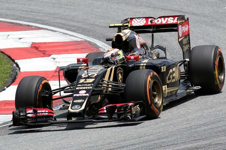 Pastor Maldonado usando o 13 durante o GP da Malásia de 2015
