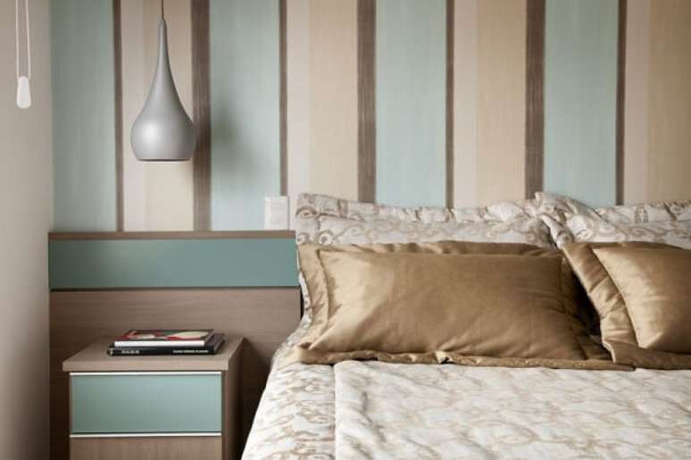 11. Papel de parede listrado para quarto verde &aacute;gua &ndash; Foto Carolina Vilela