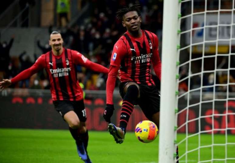 Milan venceu a Roma por 3 a 1 no San Siro (Foto: Miguel MEDINA / AFP)