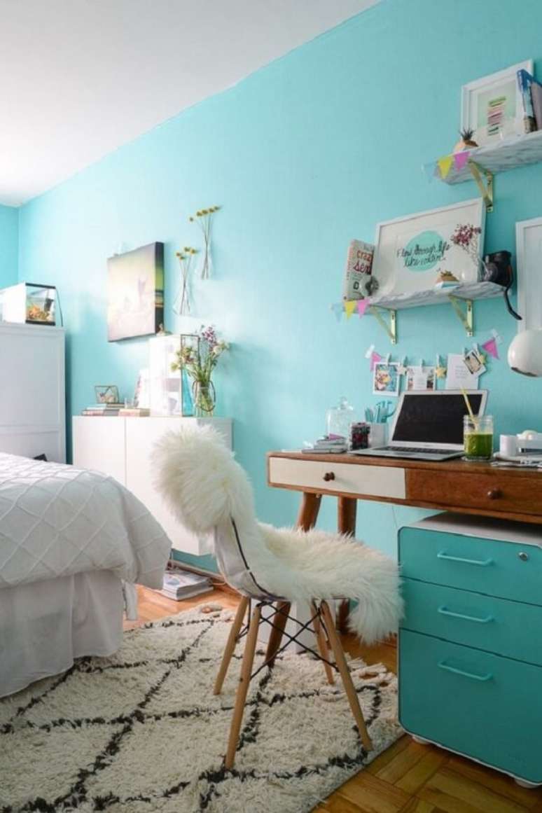 60. Quarto verde &aacute;gua feminino com escrivaninha moderna &ndash; Foto Teen Vogue