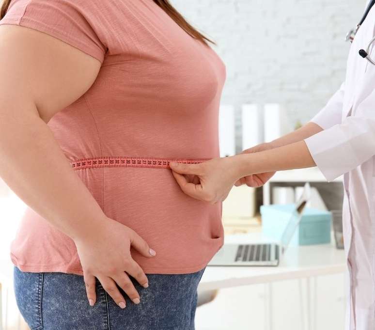 A obesidade vai além da alimentação, estando ligada a fatores hormonais e genéticos, por exemplo 