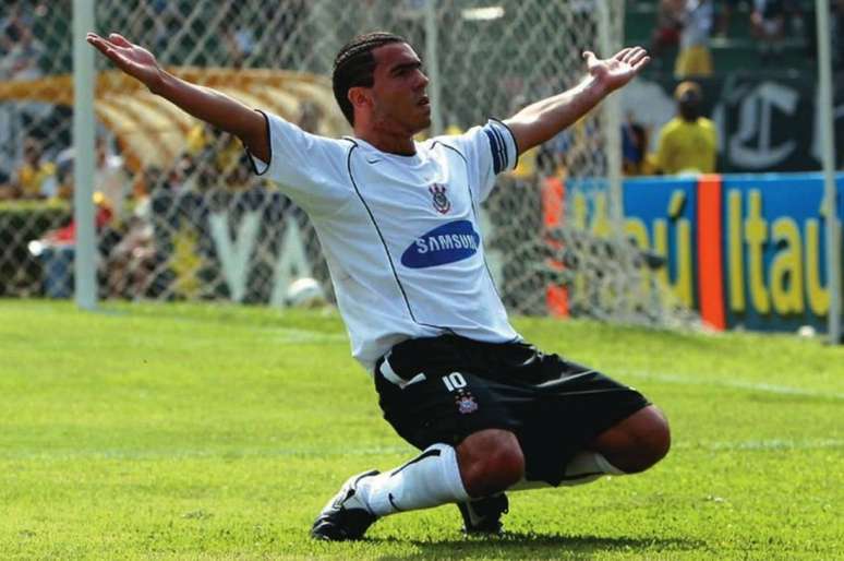 Sozinho, Tévez participou diretamente de 32% dos gols corintianos em 2005 (Foto: Divulgação/Ag.Corinthians)