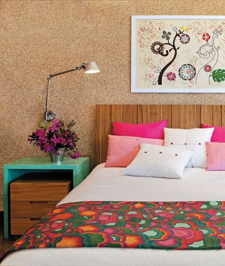 19. Quarto com móveis verde agua e roupa de cama rosa – Foto Claudinhas Toco