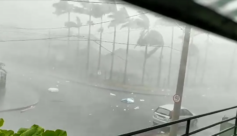 Defesa Civil confirma passagem de tornado por Santa catarina.