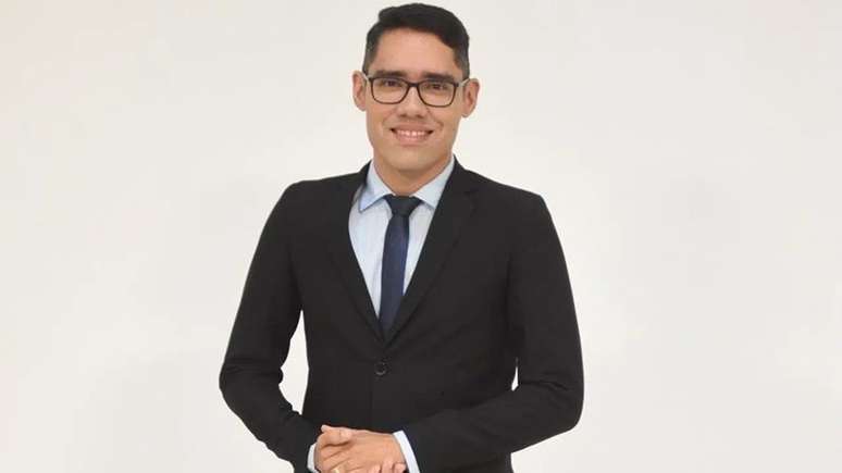 Âncora da Rede TV! morre aos 36 anos por quadro de pneumonia