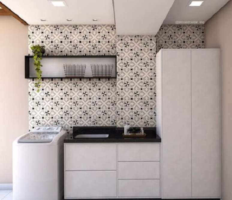 42. Projeto de &aacute;rea de servi&ccedil;o externa simples com revestimento de ladrilho hidr&aacute;ulico. Fonte: Arkpad