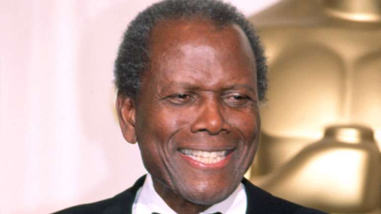 Em 1963, Poitier levou para casa o Oscar por seu trabalho em "Uma Voz nas Sombras".