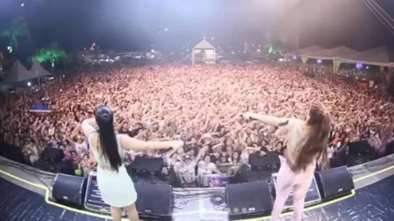 Maiara e Mara&iacute;sa faziam show enquanto teve o tiroteio Reprodu&ccedil;&atilde;o Instagram