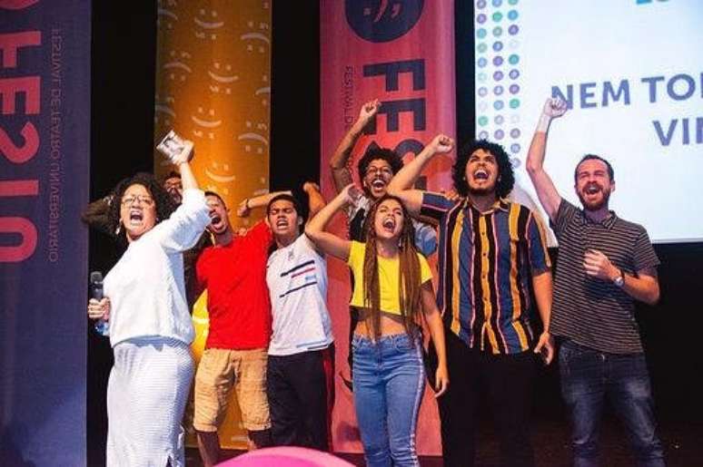 Produ&ccedil;&atilde;o aborda temas como racismo, direito &agrave; cidade, acesso &agrave; universidade, pol&iacute;ticas p&uacute;blicas na favela e rela&ccedil;&atilde;o com a pol&iacute;cia.