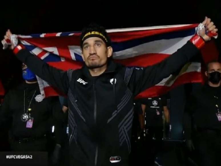 Max Holloway teve agravamento da lesão e está fora da disputa de título no UFC 272 (Foto: Reprodução/UFC)