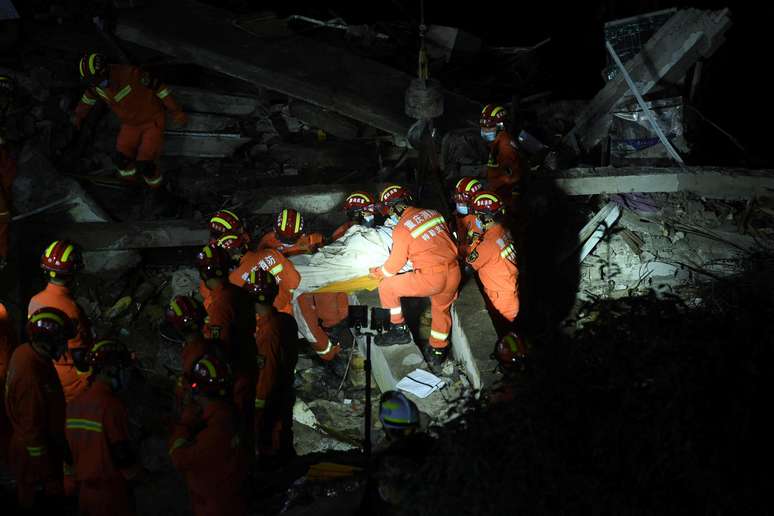 Explosão em cantina na China deixa ao menos 16 mortos