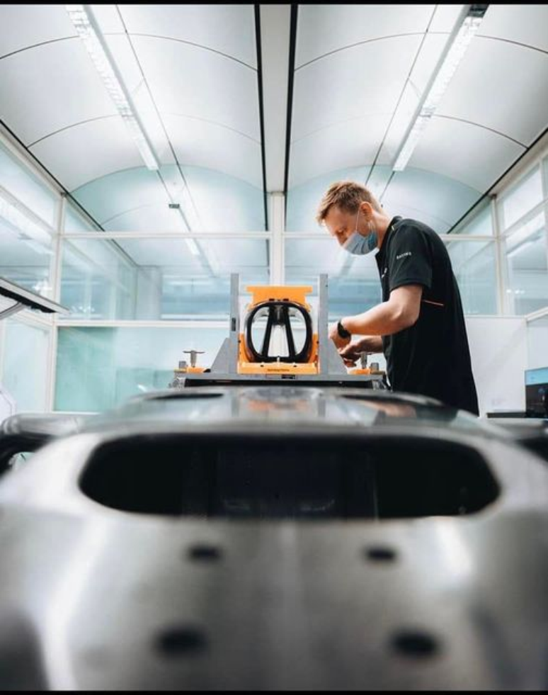 Detalhe do desenvolvimento do novo McLaren-Mercedes MCL36 para 2022 