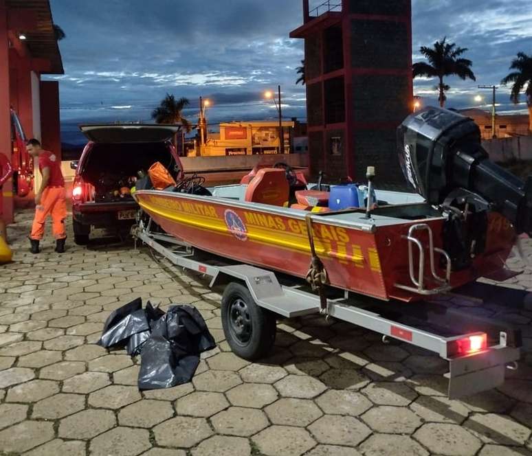 Bombeiros retomam buscas por vítimas em Capitólio