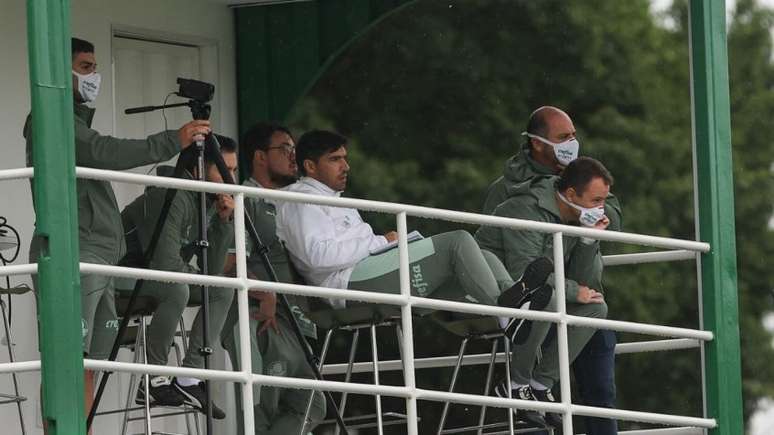 Abel Ferreira acompanha jogo-treino do domingo, na Academia (Foto: Cesar Grecco/Palmeiras)