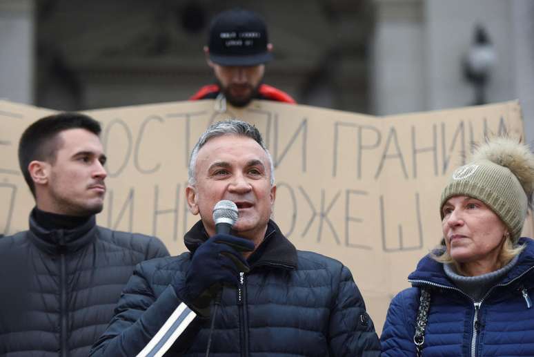 Fam&iacute;lia de Djokovic protesta contra a reten&ccedil;&atilde;o do tenista na Austr&aacute;lia 