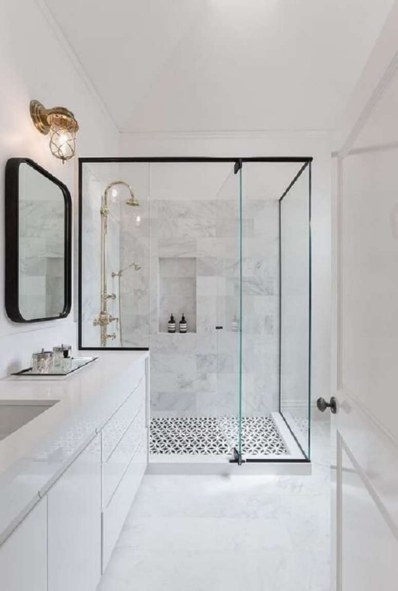 21. Decora&ccedil;&atilde;o clean para banheiro branco com detalhes pretos &ndash; Foto Futurist Architecture