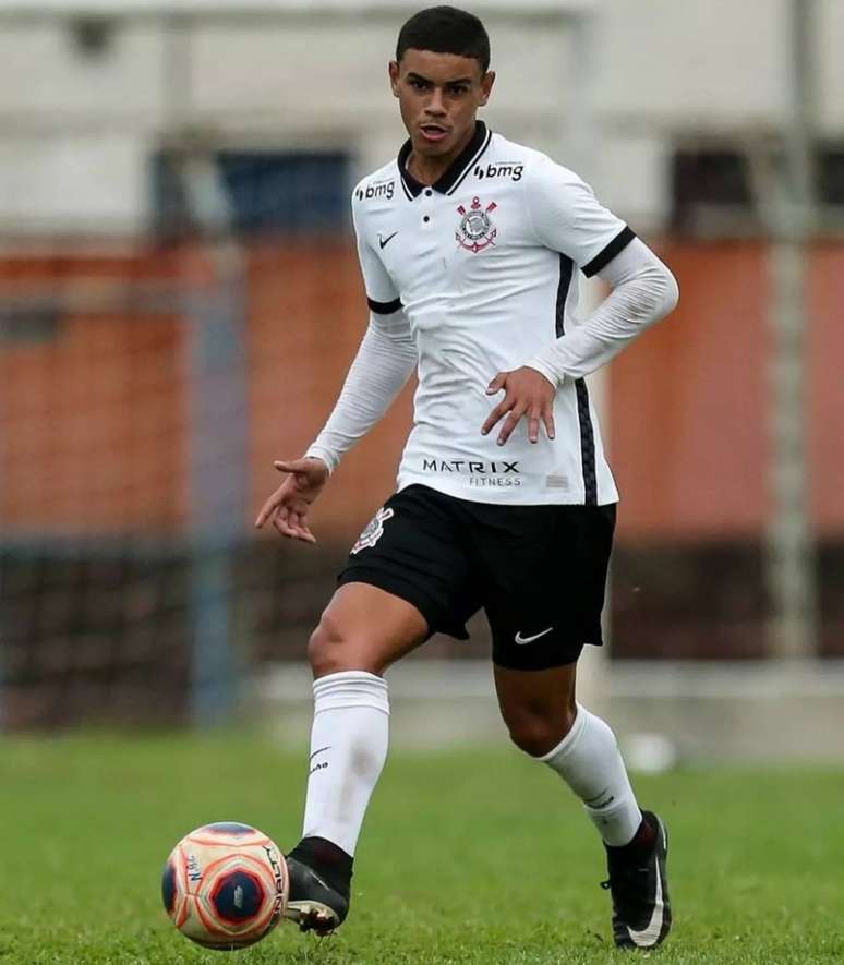 Vitor em ação pelo Sub-20 do Timão (Foto: Reprodução/ Instagram José Vitor)