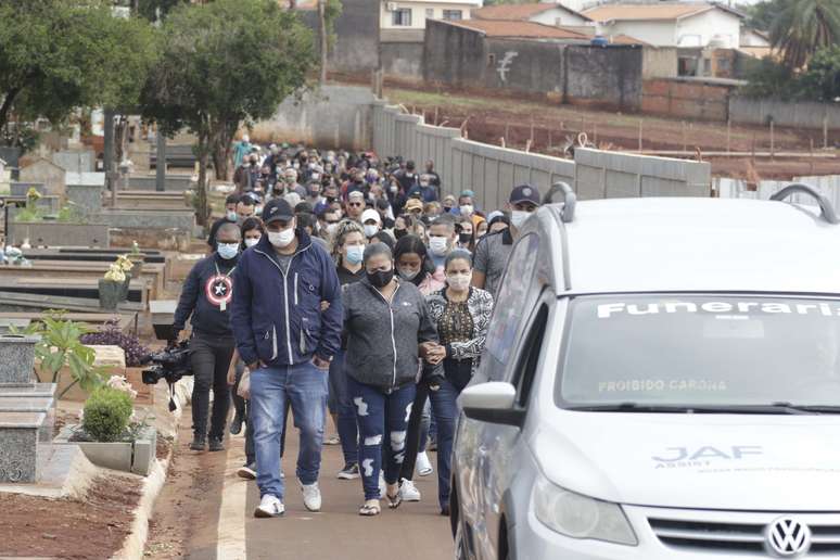 Cortejo fúnebre de Maycon e sua namorara aconteceu nesta segunda-feira em Sumaré Denny Cesare Estadão Conteúdo