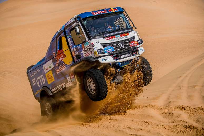 Eduard Nikolaev segue na briga pelo hexa do Dakar nos caminhões 