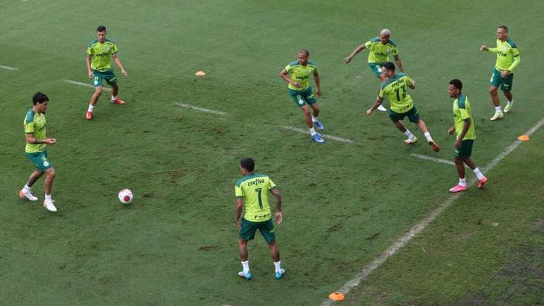 Jogadores do Palmeiras realizam trabalhos táticos na tarde desta terça, na Academia (Foto: Cesar Grecco/Palmeiras)