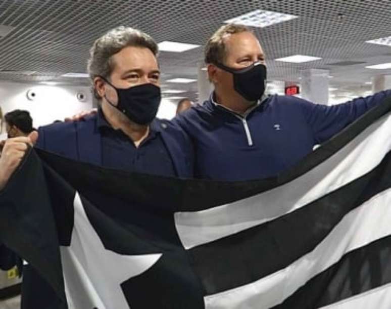 John Textor, durante chegada ao Rio de Janeiro (Foto: Divulgação/Botafogo)