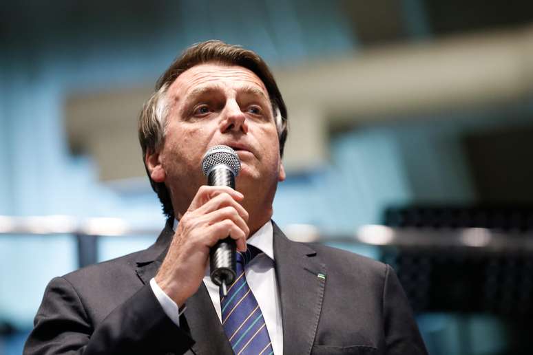 Presidente Jair Bolsonaro faz críticas severas a Barroso e Moraes