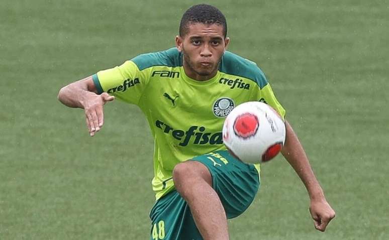 Gabriel Vareta treinou com os profissionais do Verdão na última terça-feira (Foto: Cesar Greco/Palmeiras)