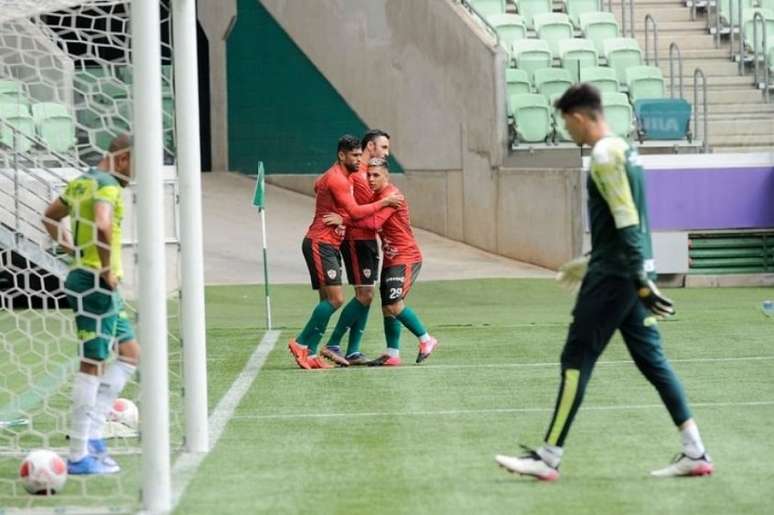 Luan comemora um dos gols da Portuguesa no jogo-treino contra o Palmeiras (Foto: Divulgação/Portuguesa)