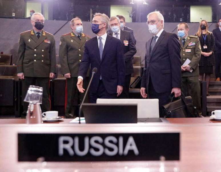 Secretário-geral da Otan, Jens Stoltenberg, e vice-ministro russo de Relações Exteriores, Alexander Grushko, em Bruxelas, Bélgica
12/01/2022. Olivier Hoslet/Pool via REUTERS