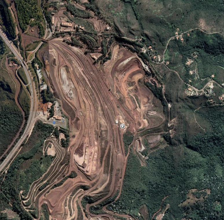 Imagem a&eacute;rea da barragem B3/B4, da Vale. De acordo com a ANM, a estrutura tamb&eacute;m est&aacute; em n&iacute;vel 3 de emerg&ecirc;ncia.