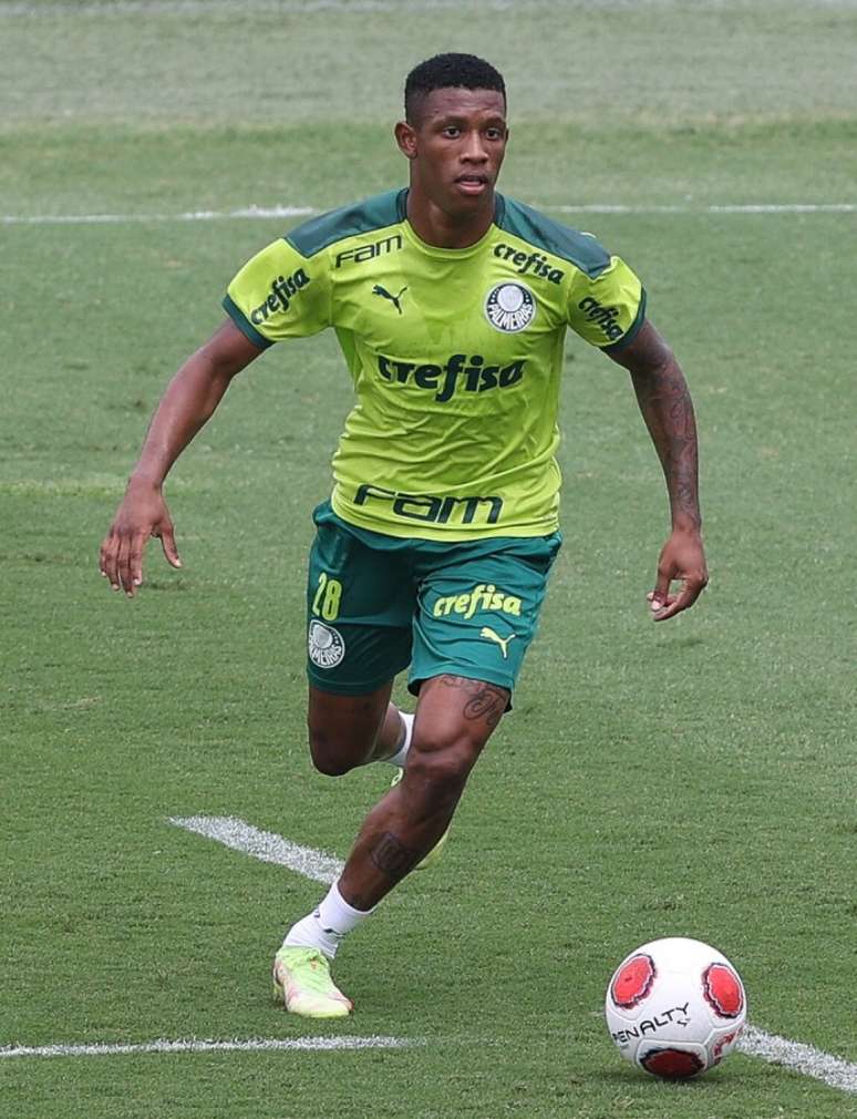 Danilo participa de treinamento na Academia de Futebol, na última terça-feira (Foto: Cesar Grecco/Palmeiras)