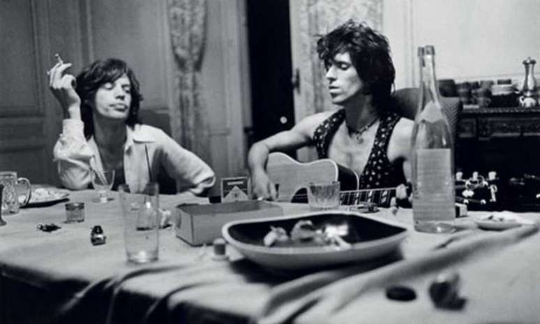 Os Stones levaram bem a sério o tripé “sexo, drogas e rock and rolll” durante a gravação do disco Exile On Mai St. (Foto/Universal Music)