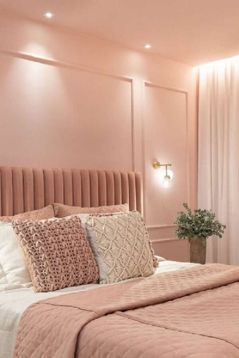3. Boiserie no quarto feminino decorado em tons de rosa – Foto: Líder Interiores