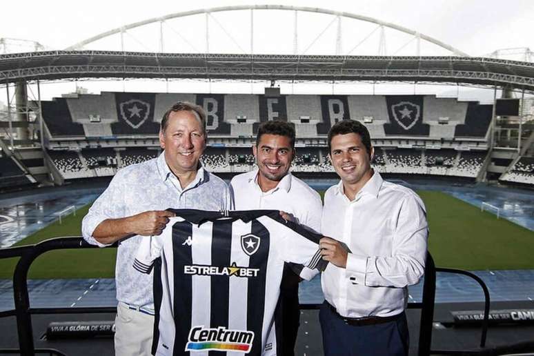 John Textor com Thairo Arruda e Danilo Caixiero no Botafogo (Foto: Vítor Silva/Botafogo)