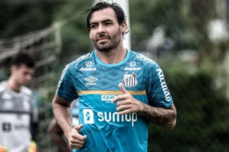 Ricardo Goulart treinou nesta quinta (FOTO: Divulgação/Santos FC)