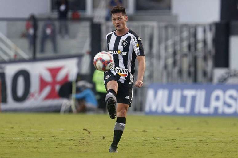Luís Oyama em ação pelo Botafogo (Foto: Vítor Silva/Botafogo)