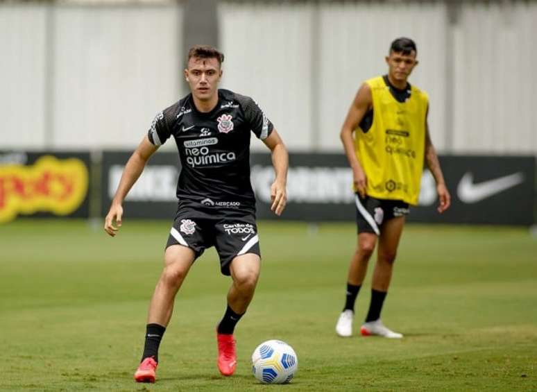 Piton em treino do Timão (Foto: Rodrigo Coca/Ag. Corinthians)